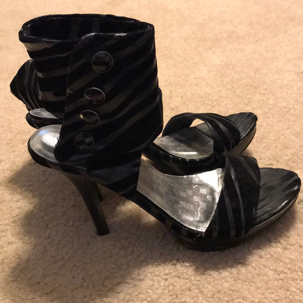 Women’s size 7 1/2 strapped heels